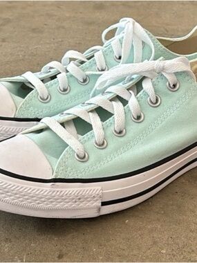 Mint Green Converse Chuck Taylor All Star Low Tops Men’s 7.5/Women’s 9.5 A-7